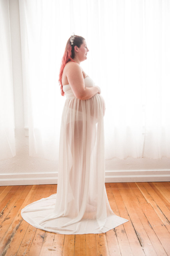 Maternity portraits with natural light in Studio 253 with Amanda Howse Photography