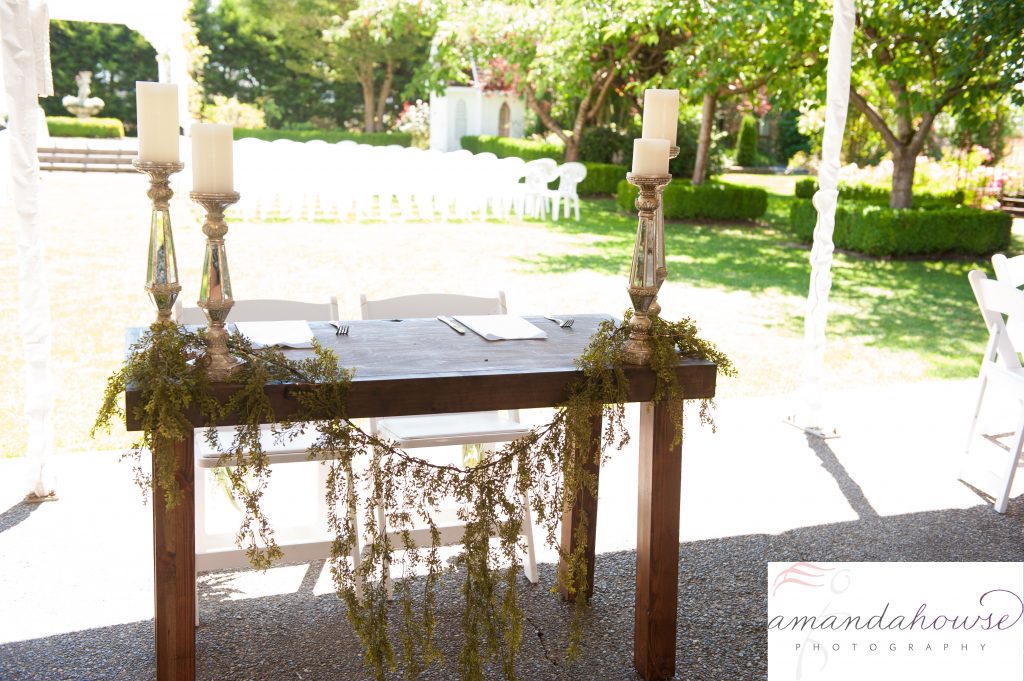 Rustic Sweetheart Table at Genesis Farm and Gardens Wedding Venue in Enumclaw Photographed by Tacoma Wedding Photographer Amanda Howse