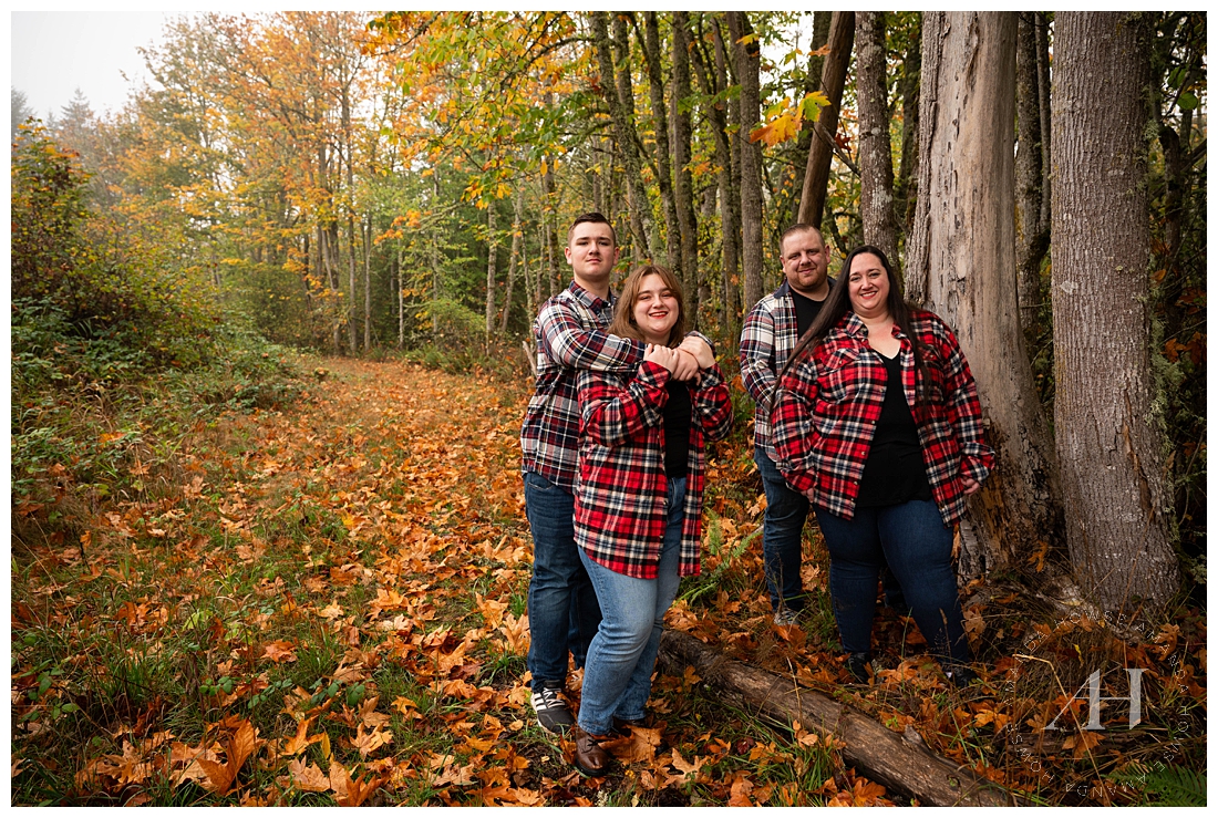 Flannel Family Photos with Mom and Dad and Brother and Sister | Outdoor Photos with Amanda Howse Photography 